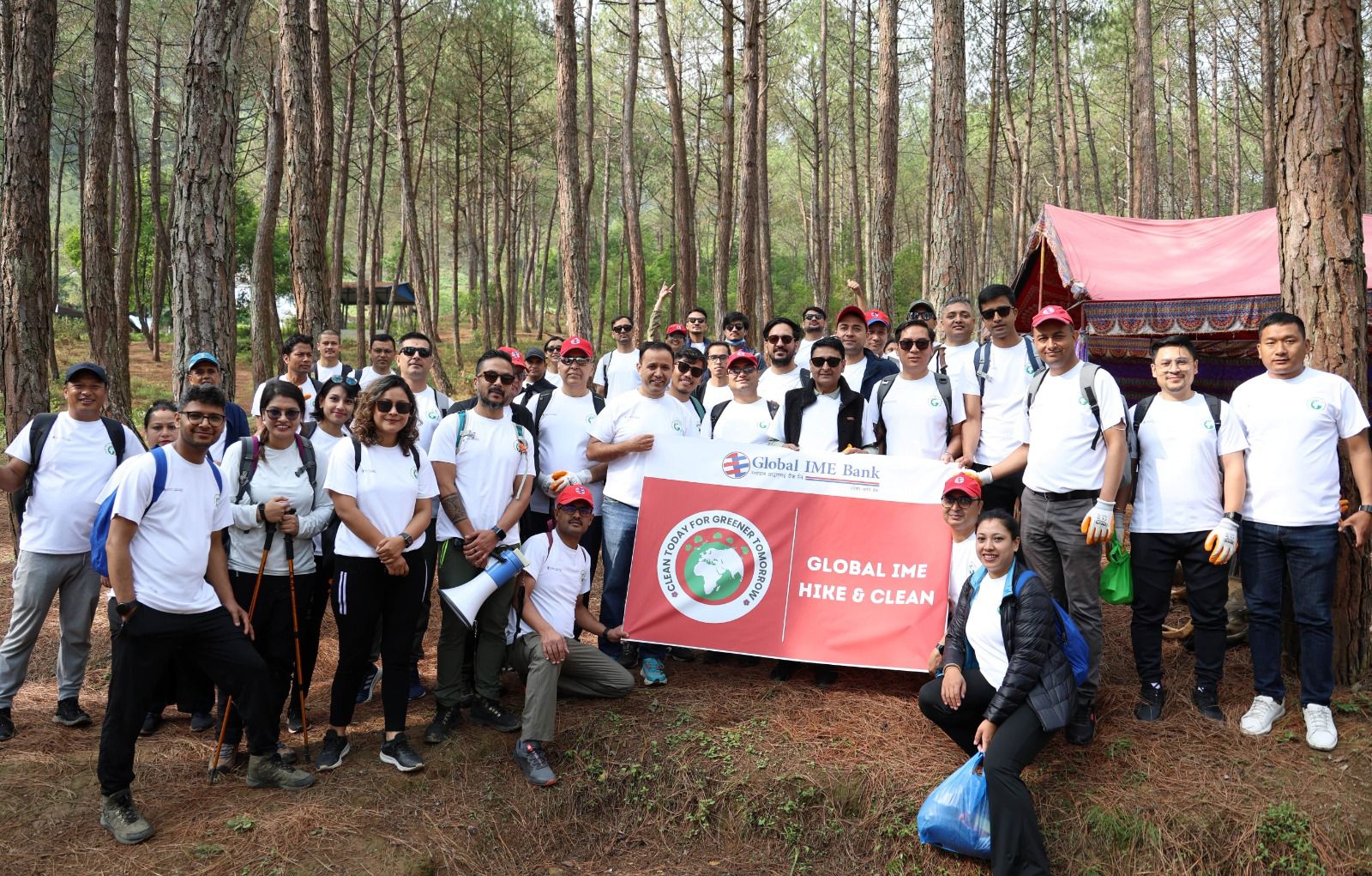 ग्लोबल आइएमई बैंकद्वारा विश्व वातावरण दिवसको अवसरमा  प्लाष्टिक फोहोर संकलनसहित हाइकिङ कार्यक्रम आयोजना